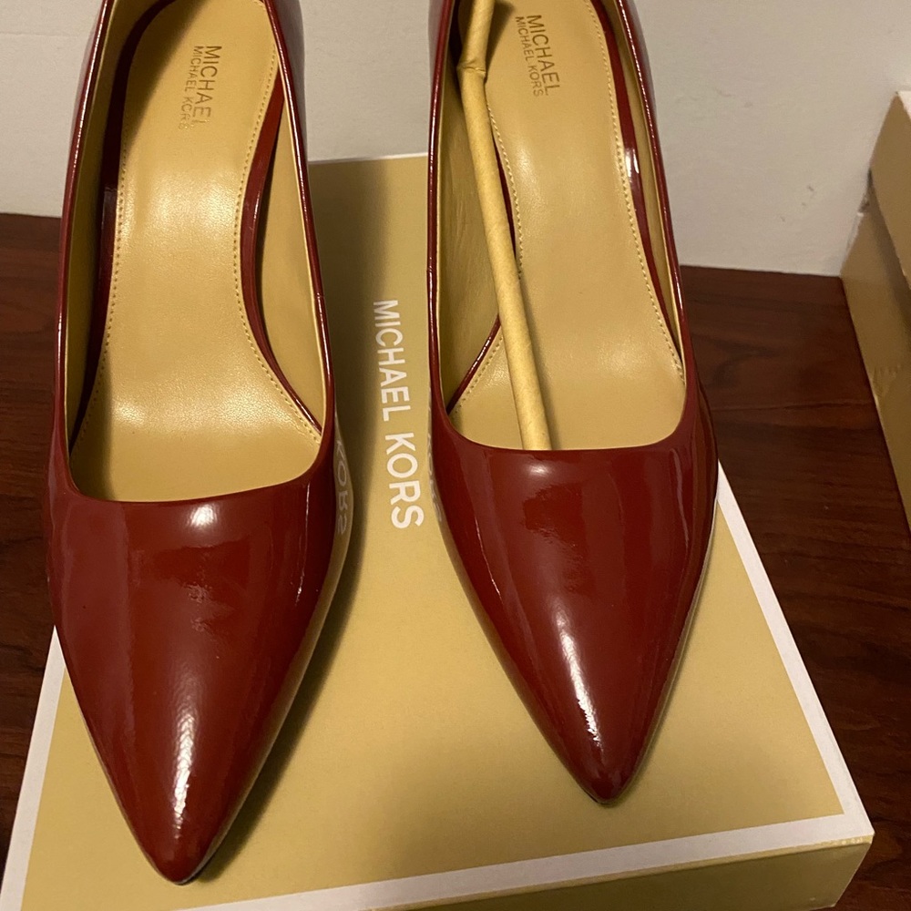 Michael Kors pump